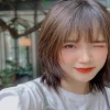 Hình ảnh cô gái tóc ngắn buồn quay lưng: Nỗi lòng ẩn giấu và vẻ đẹp cô đơn