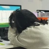 Những hình ảnh cô gái mệt mỏi và nỗi lòng khó tỏ