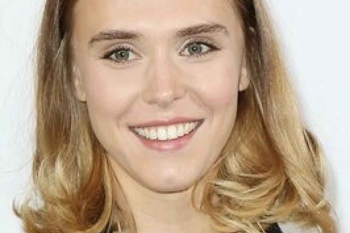 Gaia Weiss: Từ Vikings đến Marie Antoinette và hành trình sự nghiệp