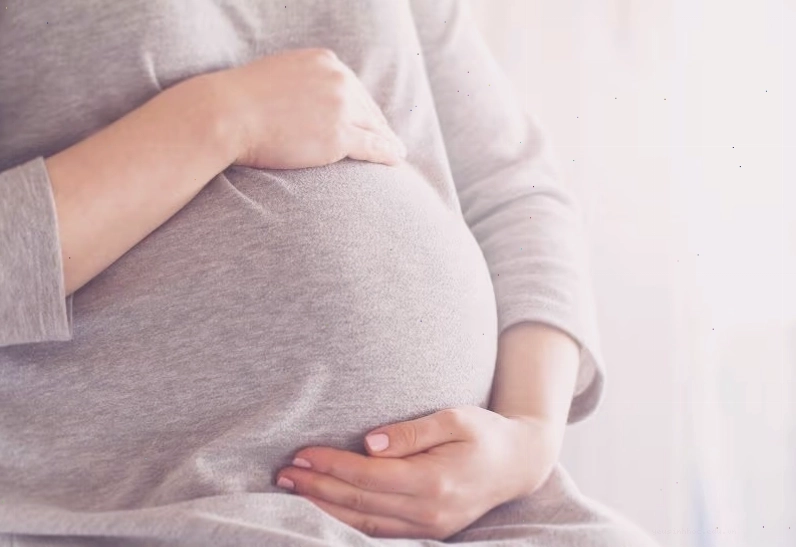 Ăn trứng vịt lộn có thể làm tăng cảm giác khó chịu cho thai phụ, vốn đã chịu áp lực từ thai nhi chèn ép dạ dày.