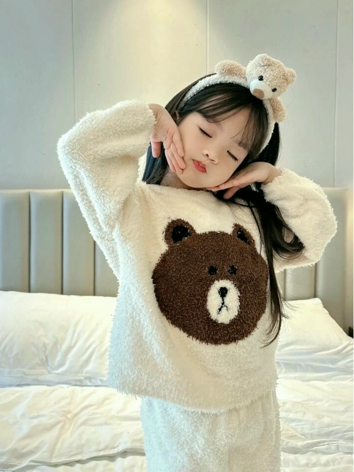 Ảnh bé gái xinh đáng yêu trong đời thường