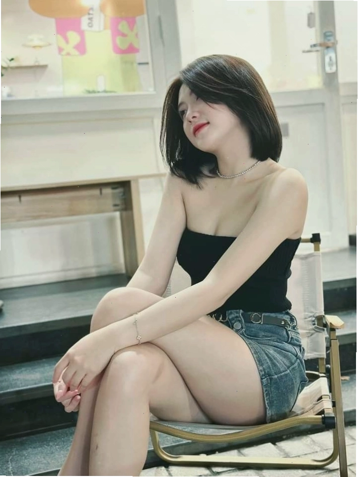 Ảnh cận mặt cô gái K10 với nét đẹp trong sáng và nụ cười rạng rỡ