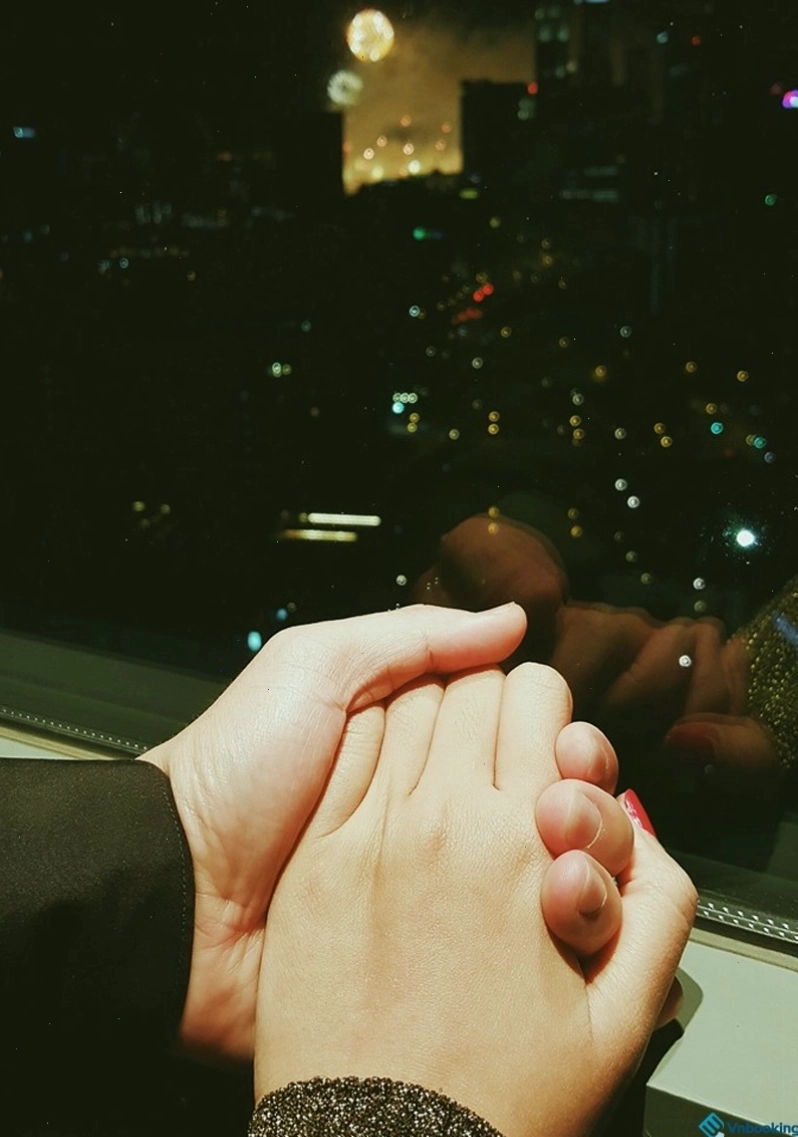 Ảnh đẹp nắm tay nhau giữa anh và em