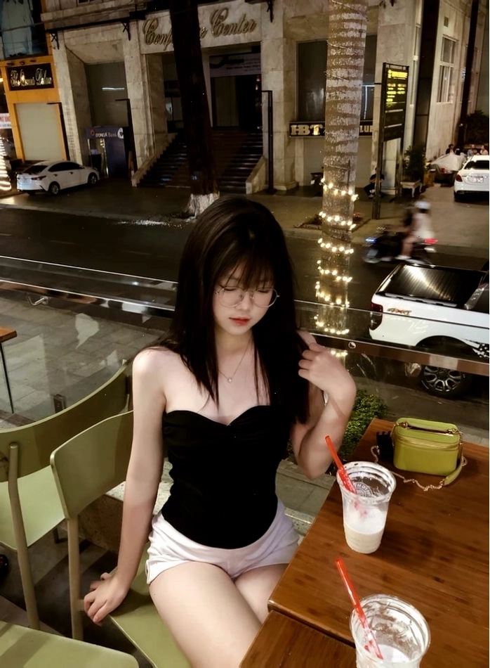 Ảnh gái xinh 2k7 che mặt tạo nét bí ẩn và dễ thương