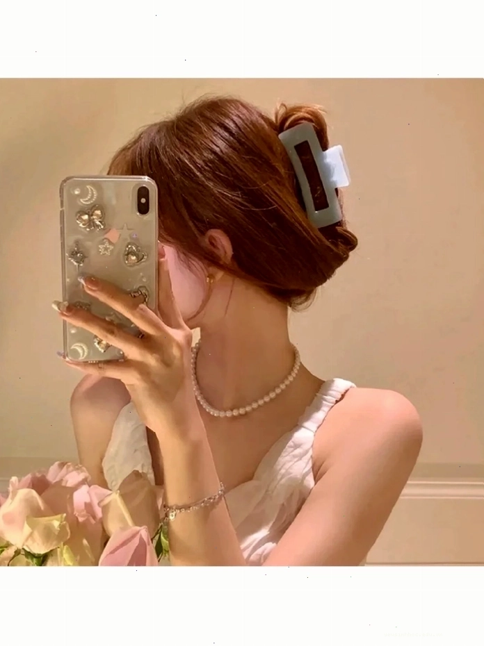 Ảnh gái xinh che mặt bằng điện thoại cực cuốn hút