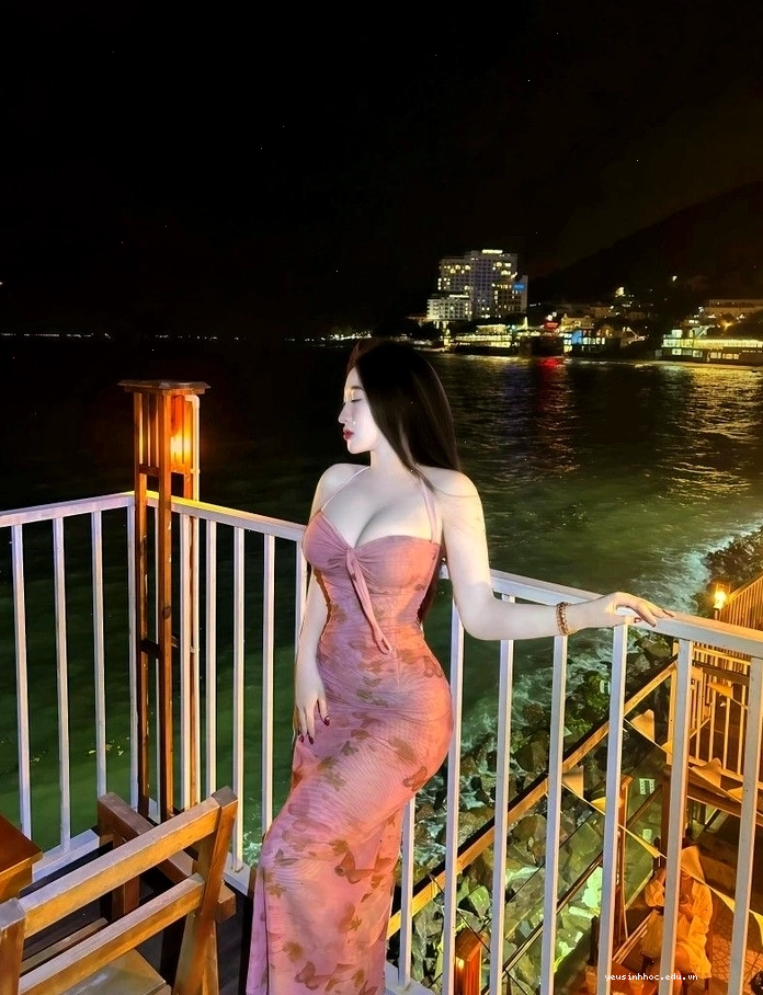 Ảnh nền gái xinh phong cách hiện đại cho máy tính