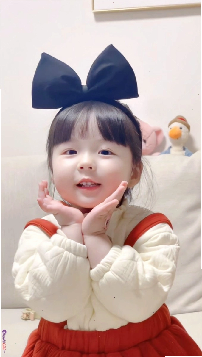 Avatar bé gái Hàn Quốc với nụ cười tỏa nắng