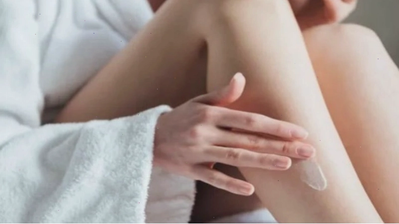Bác sĩ có thể chỉ định các thuốc bôi ngoài da để điều trị nổi mẩn đỏ