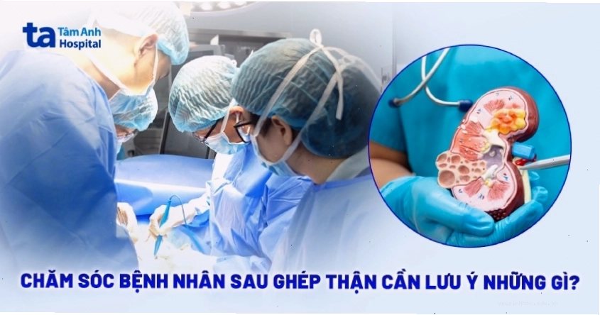 Bác sĩ thăm khám cho bệnh nhân sau ghép thận