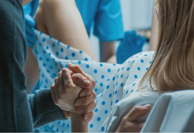 Băng huyết sau sinh là tình trạng vô cùng nguy hiểm đe dọa tính mạng người mẹ