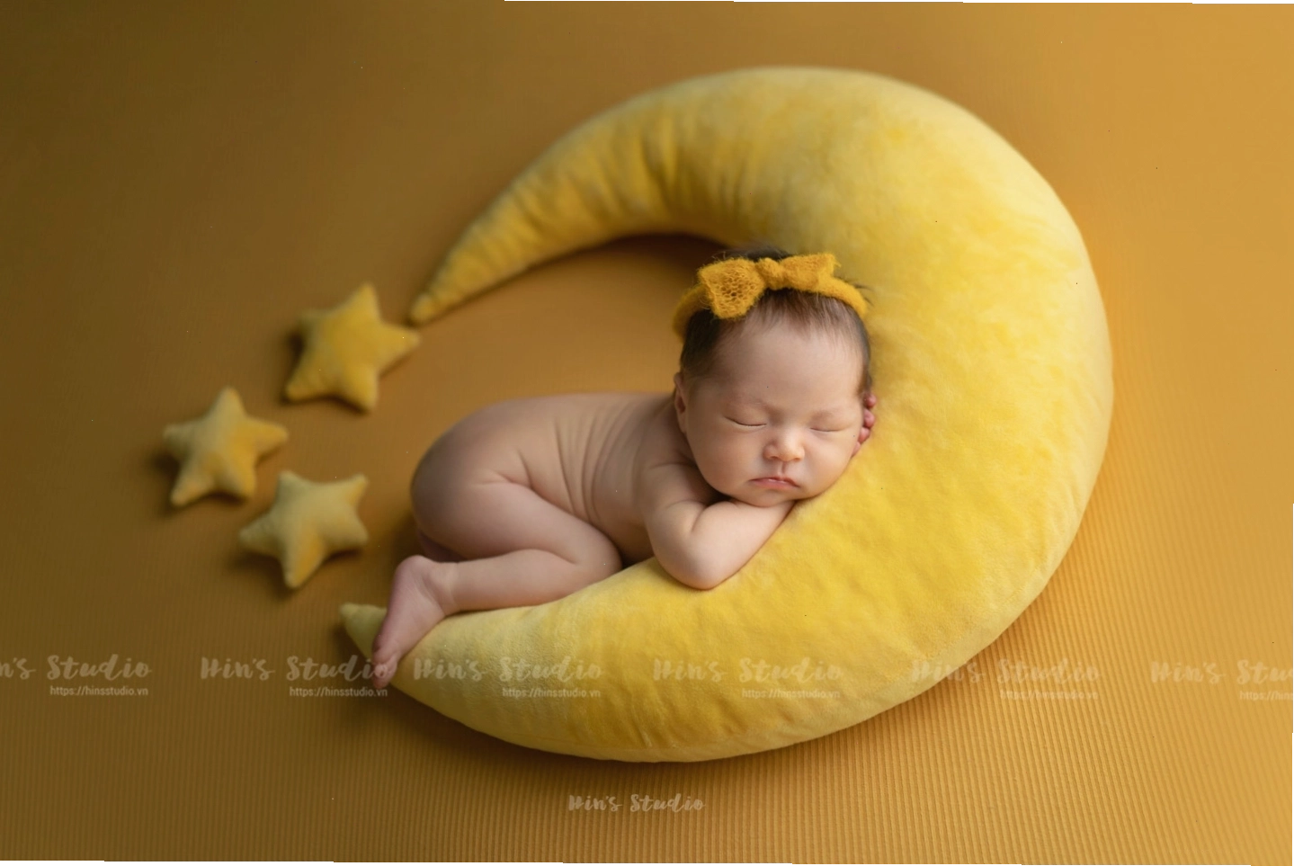 Bé gái 6 tuổi hóa thân thành nữ siêu anh hùng
