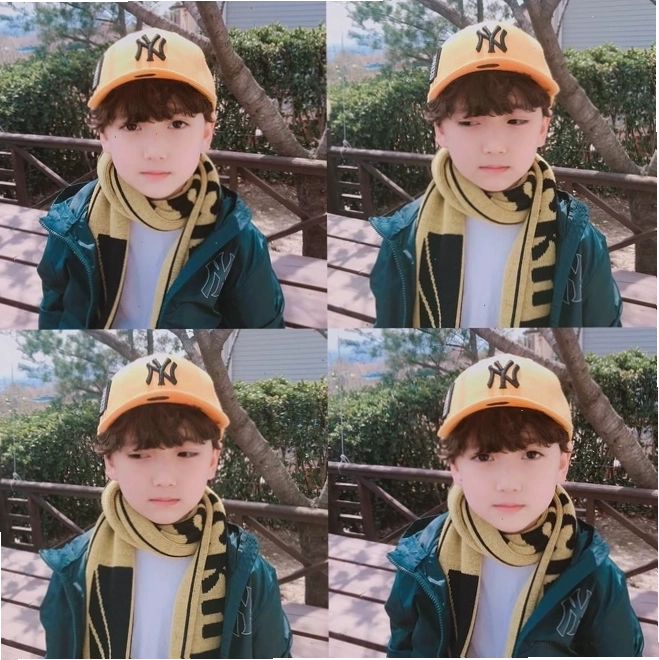 Bé gái Hàn Quốc cute tạo dáng chuyên nghiệp