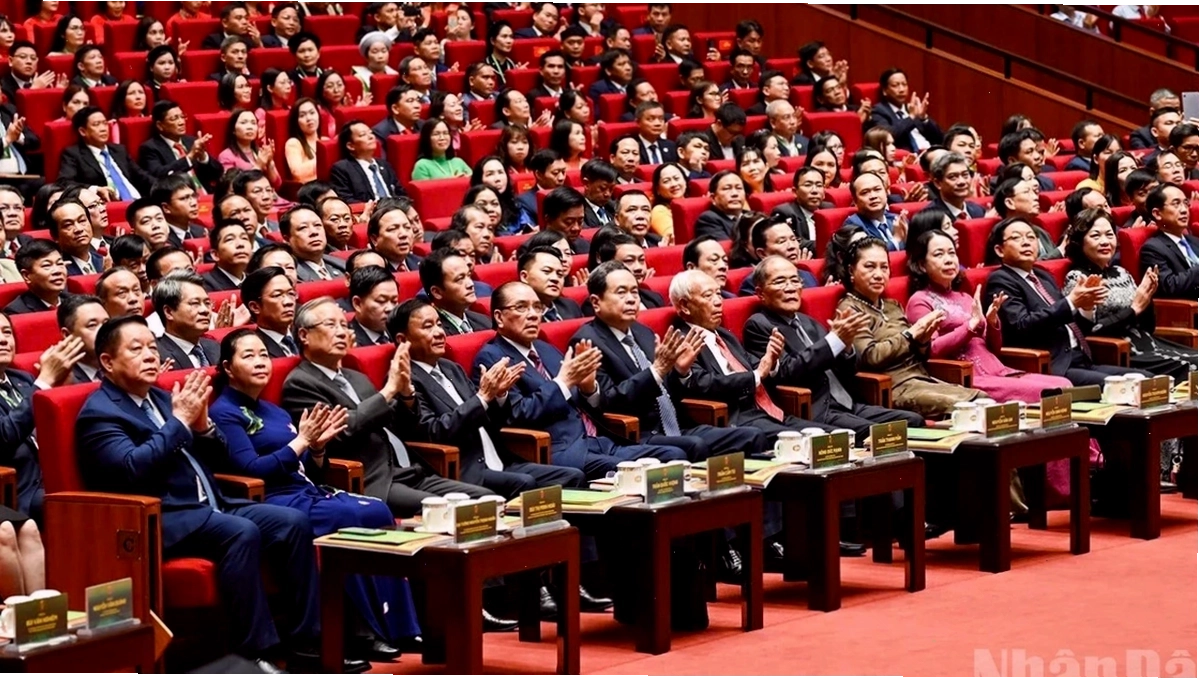 Bức ảnh khai mạc đại hội đại biểu toàn quốc Hội Nông dân Việt Nam lần thứ IX