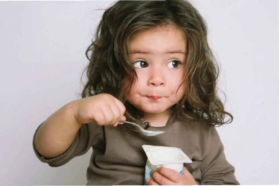 Các mảng trắng trên lưỡi là dấu hiệu điển hình của nấm lưỡi