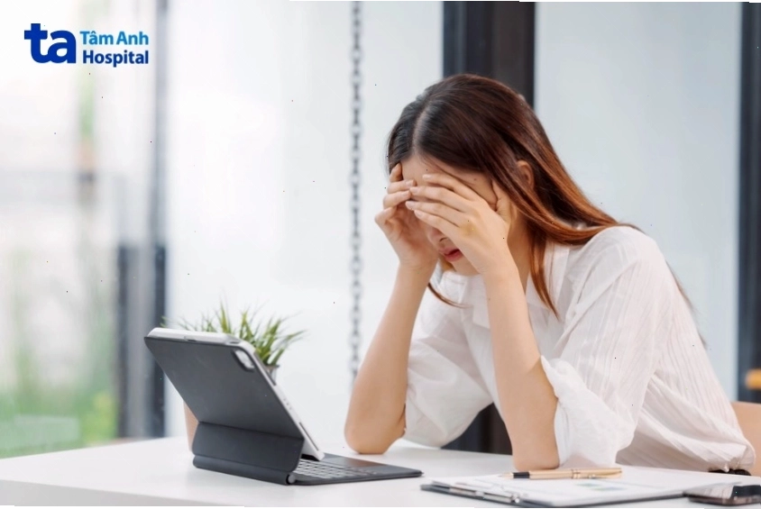 Các yếu tố gây lở miệng bao gồm virus, vi khuẩn và chấn thương