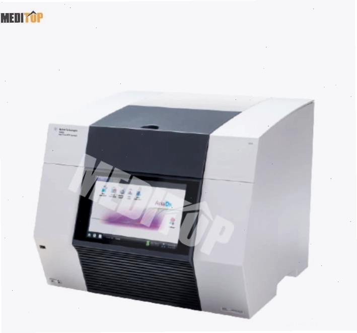 Cận cảnh máy xét nghiệm Real-Time PCR trong phòng lab
