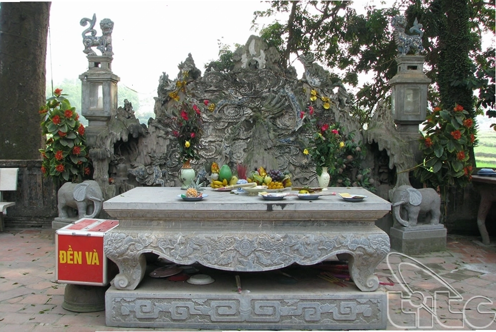 Cảnh quan thiên nhiên mang vẻ đẹp hoang sơ, có thể liên tưởng đến sự 'lai xa'