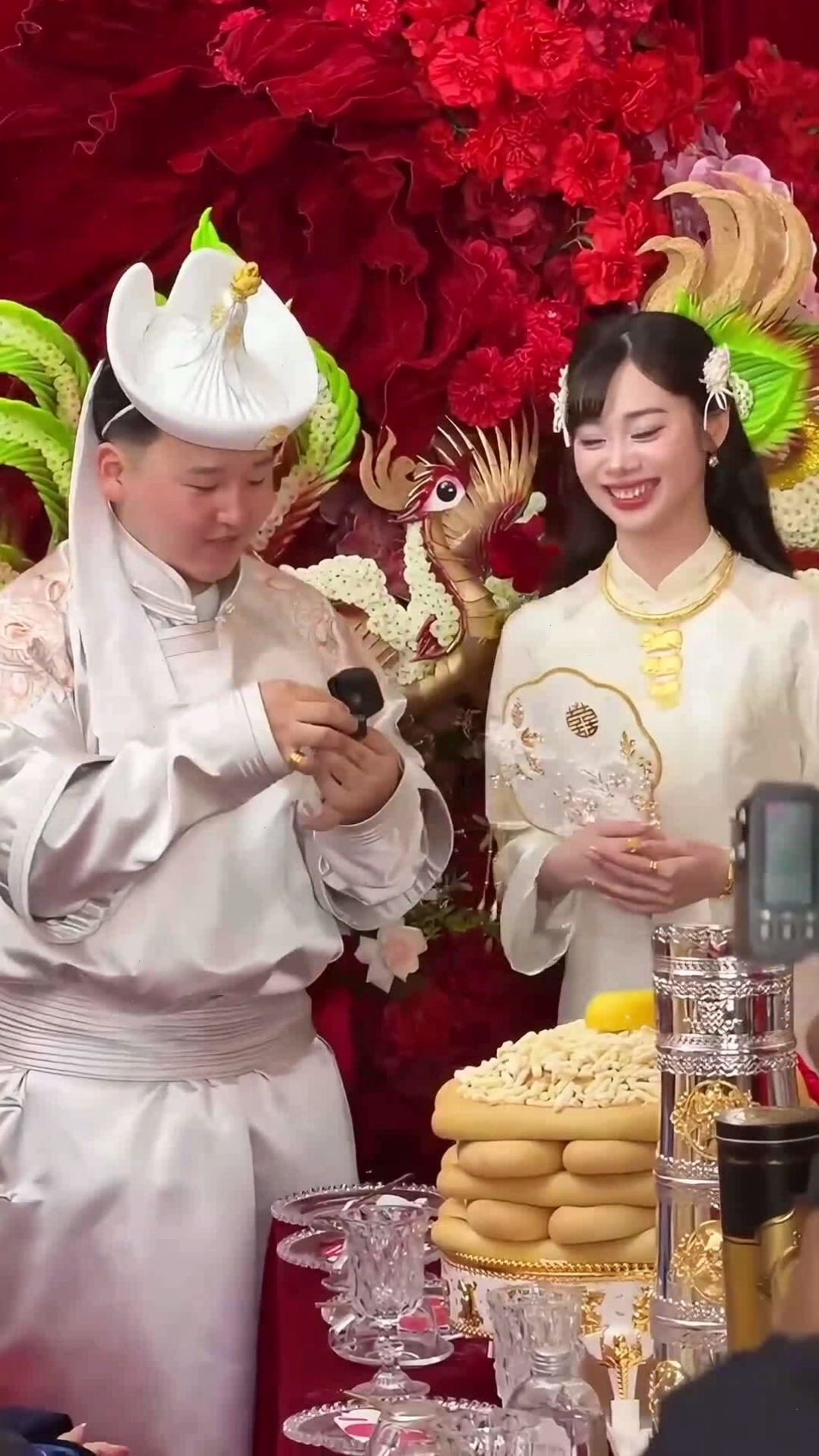 Chàng trai Mông Cổ chinh phục cô gái Việt bằng sự chân thành