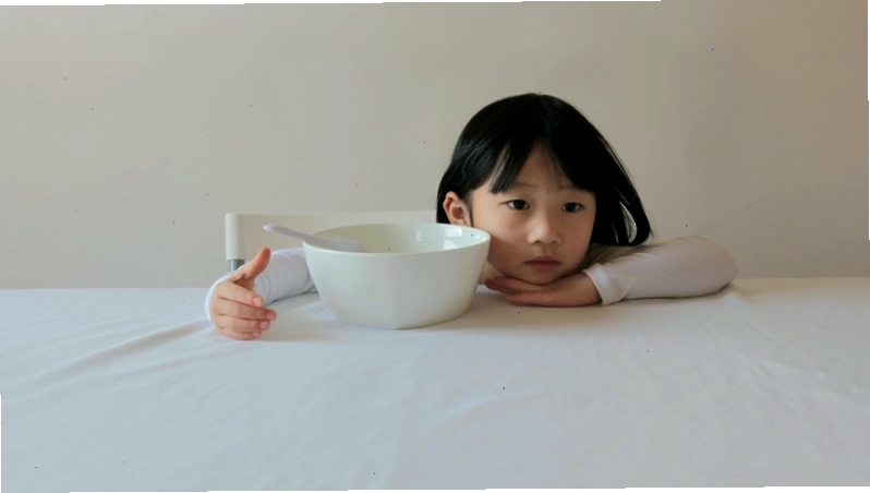 Chế độ dinh dưỡng kém có thể khiến trẻ biếng ăn và suy giảm đề kháng.