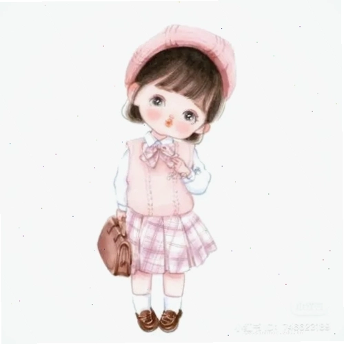Cô bé mặc váy hồng nhạt đứng nghiêng nhẹ, tay chạm má e thẹn, mũ beret mềm và túi nhỏ tạo vibe trong veo