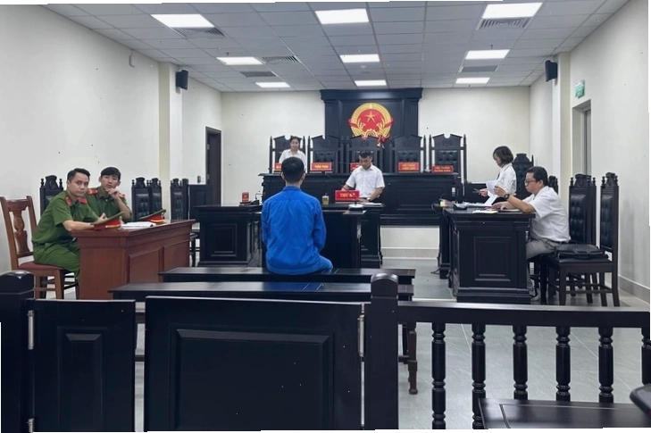 Cô gái 17 tuổi được tìm thấy trong thùng xốp