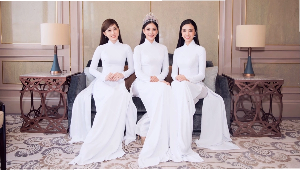 Cô gái duyên dáng trong tà áo dài màu xanh ngọc bích