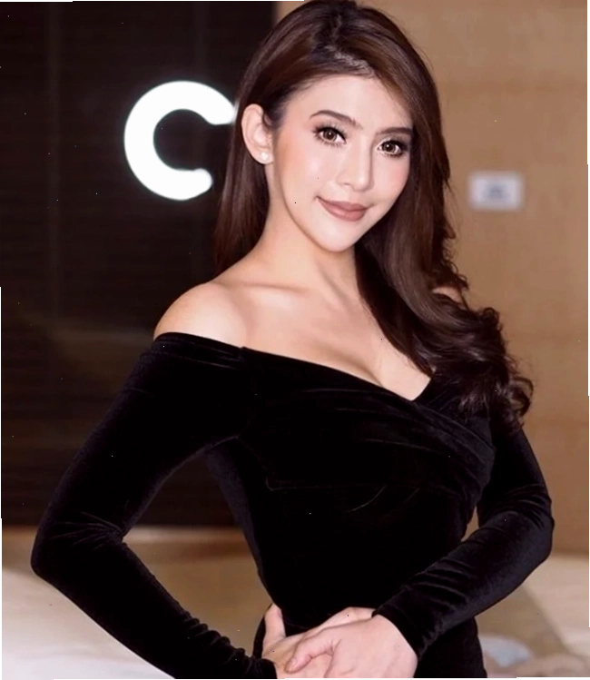 Cô gái Lào với ánh mắt biểu cảm