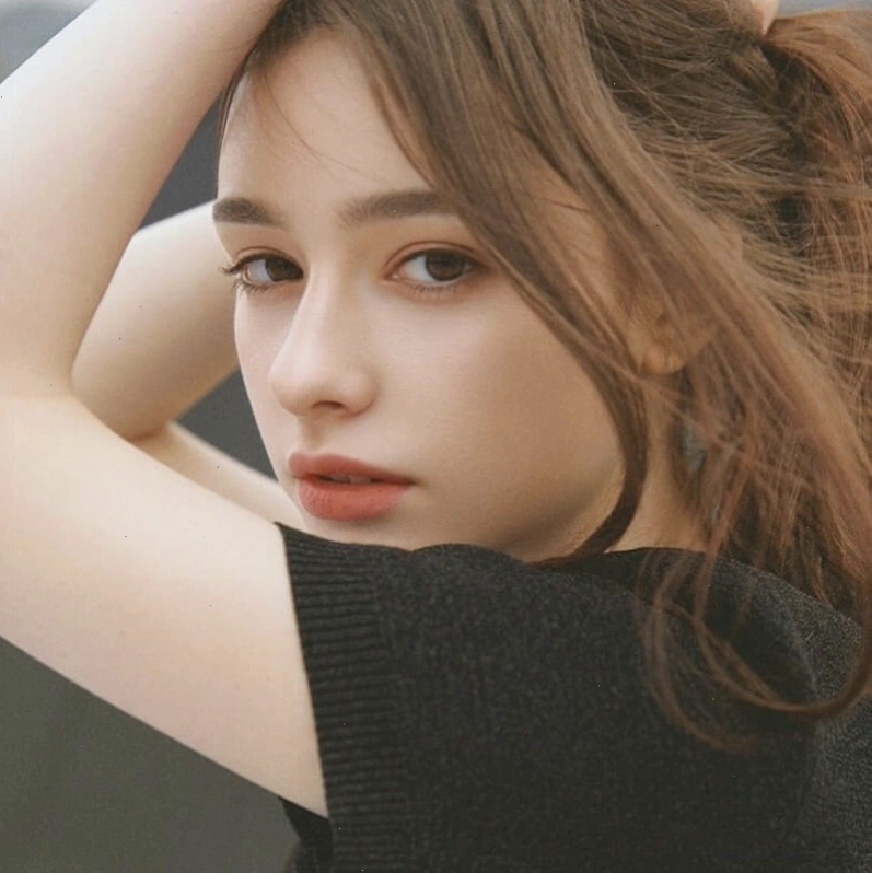 Cô gái Mỹ lạnh lùng và cuốn hút