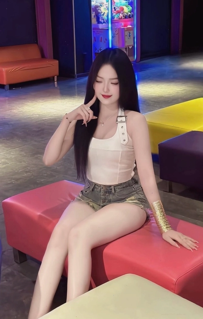 Cô gái Việt Nam với phong cách sexy, cuốn hút ánh nhìn