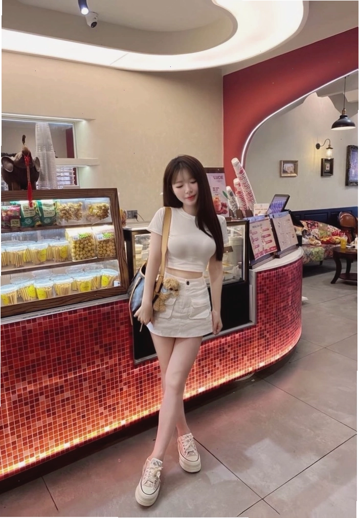 Cô gái xinh nhất Việt Nam với phong cách thời trang hiện đại và sành điệu