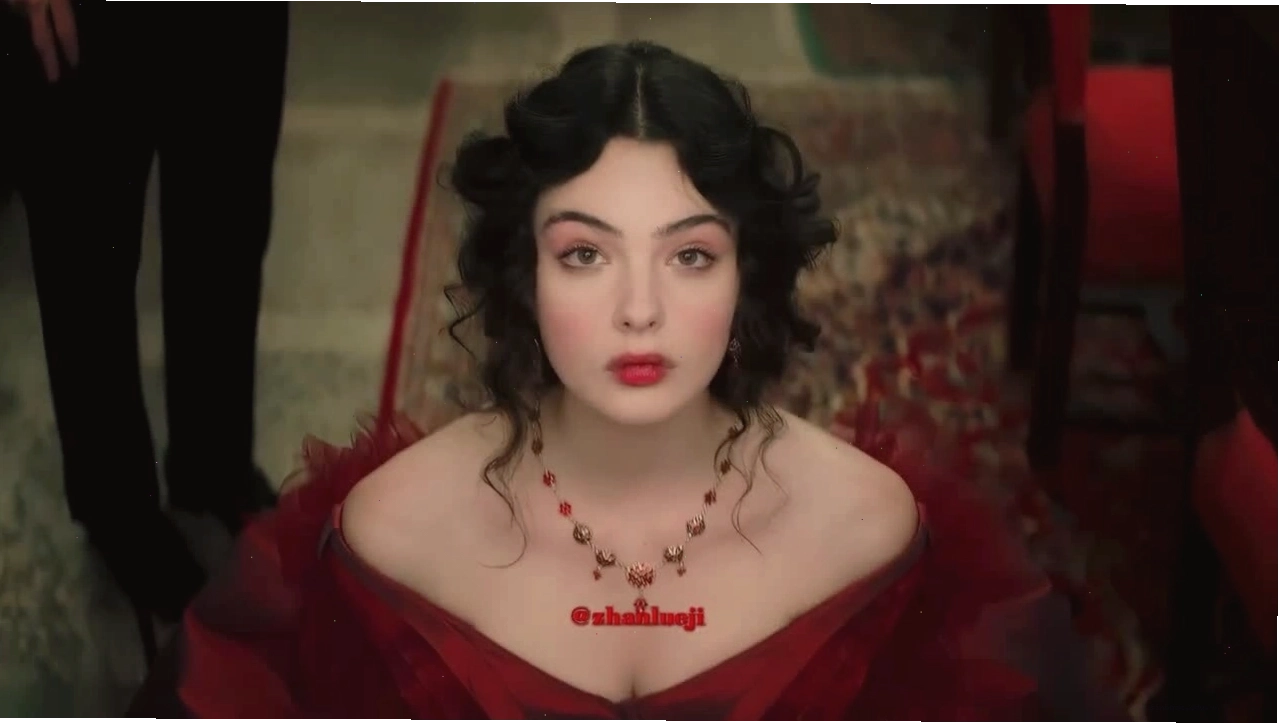 Deva Cassel, con gái Monica Bellucci, sở hữu vẻ đẹp kiêu sa