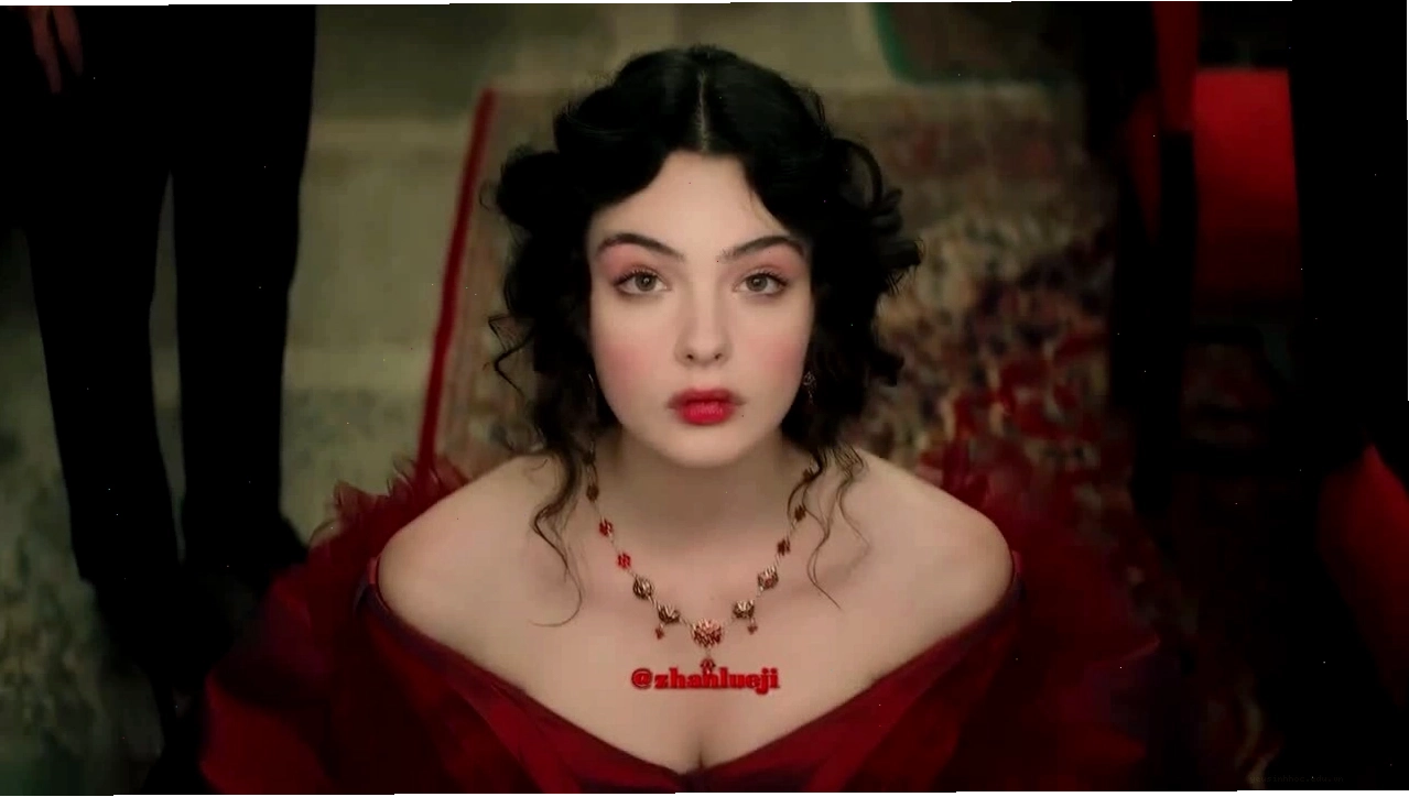 Deva Cassel, con gái Monica Bellucci, sở hữu vẻ đẹp thừa hưởng