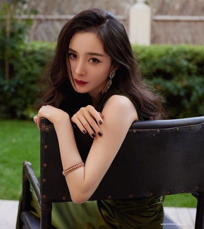 Dương Mịch trẻ trung và quyến rũ