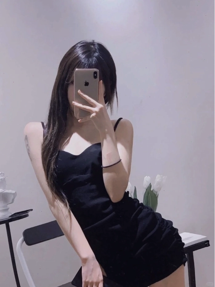 Gái xinh che mặt bằng điện thoại tạo không khí bí ẩn, lôi cuốn