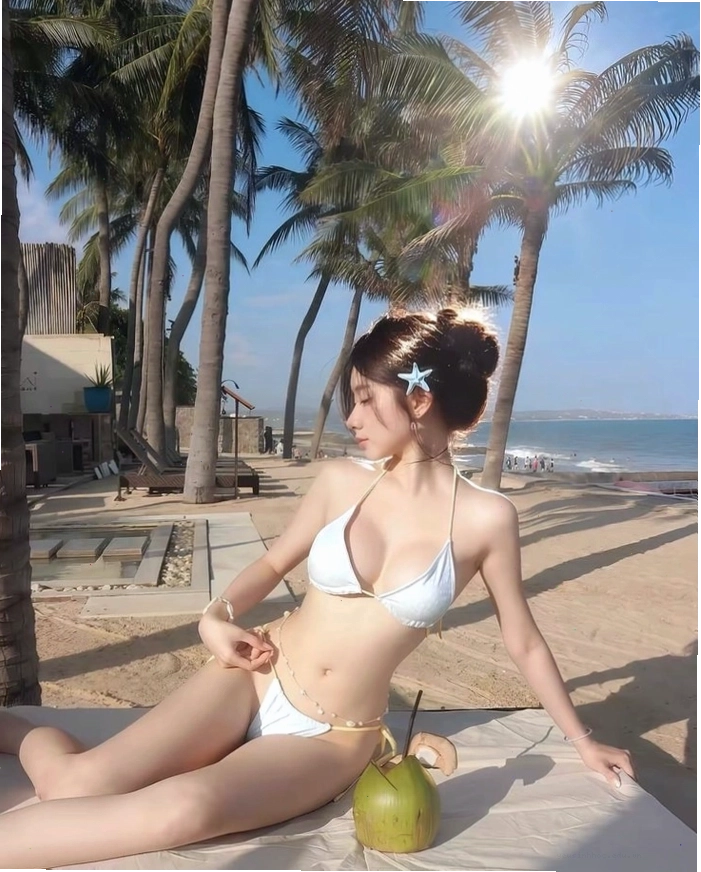 Gái xinh lựa chọn phụ kiện mũ và kính râm khi đi biển
