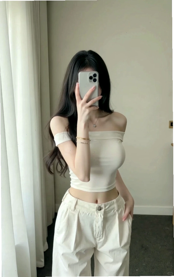 Gái xinh selfie che mặt bằng điện thoại