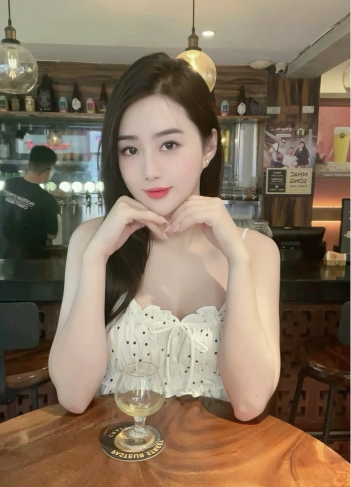 Gái xinh Việt Nam bikini với phong cách biển đầy năng lượng