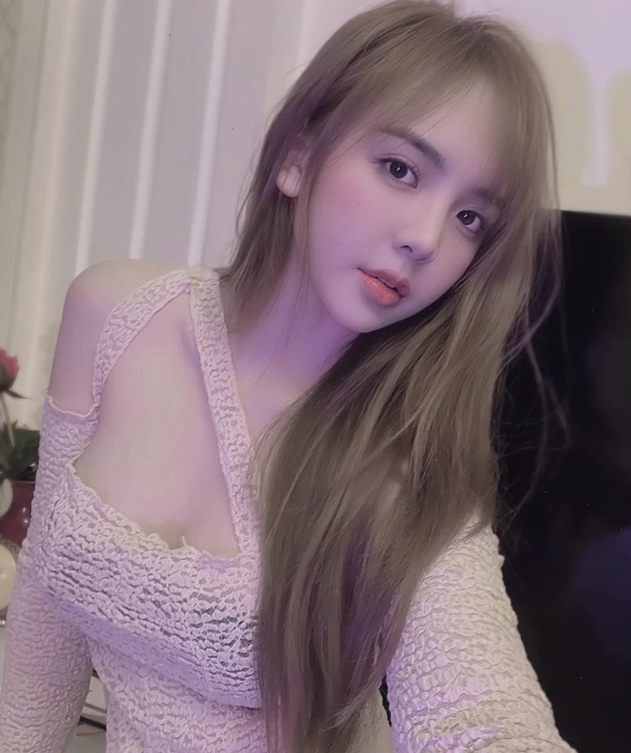 Gái xinh Việt Nam với phong thái nhẹ nhàng và vẻ cute
