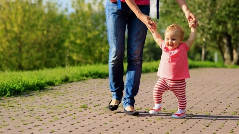 Góc giải đáp thắc mắc về trẻ đi nhón chân và chậm nói