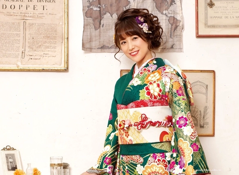 Hình ảnh cô gái Nhật Bản mặc Kimono trong các buổi tiệc trà