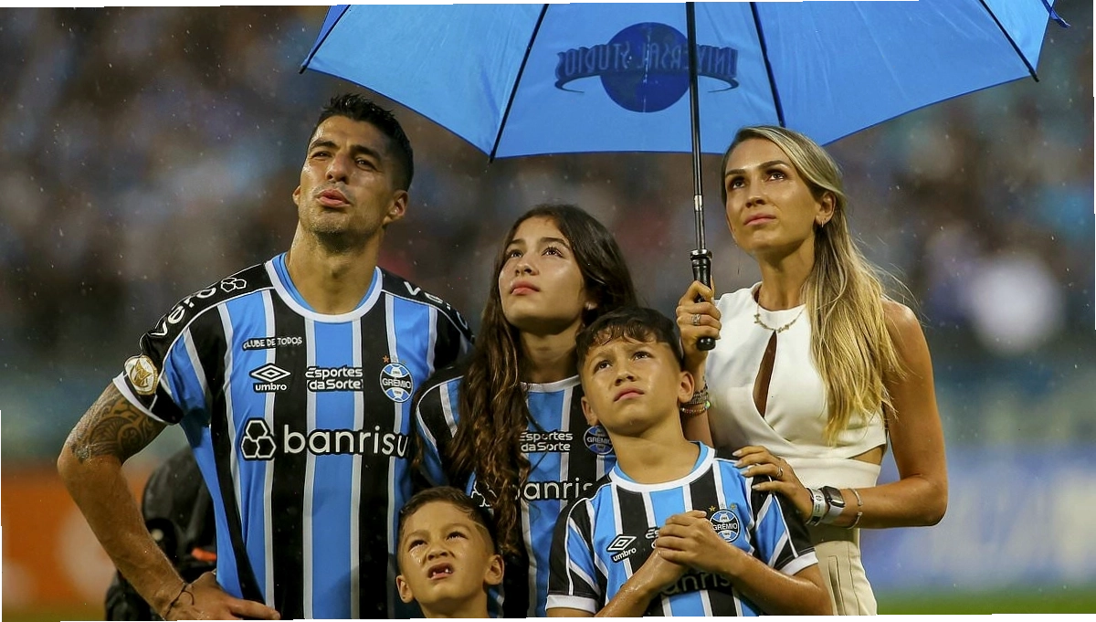 Hình ảnh của con gái cả Suarez trong ngày anh chia tay CLB Brazil