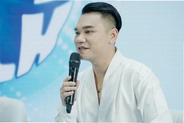 Khắc Việt và em gái