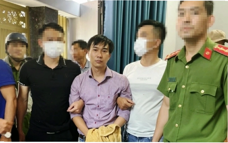Khám xét nhà có liên quan đến vụ án mạng liên quan đến cô gái