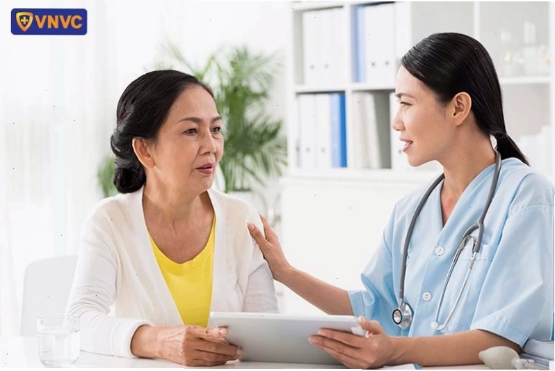 Lắng nghe tư vấn từ bác sĩ chuyên khoa
