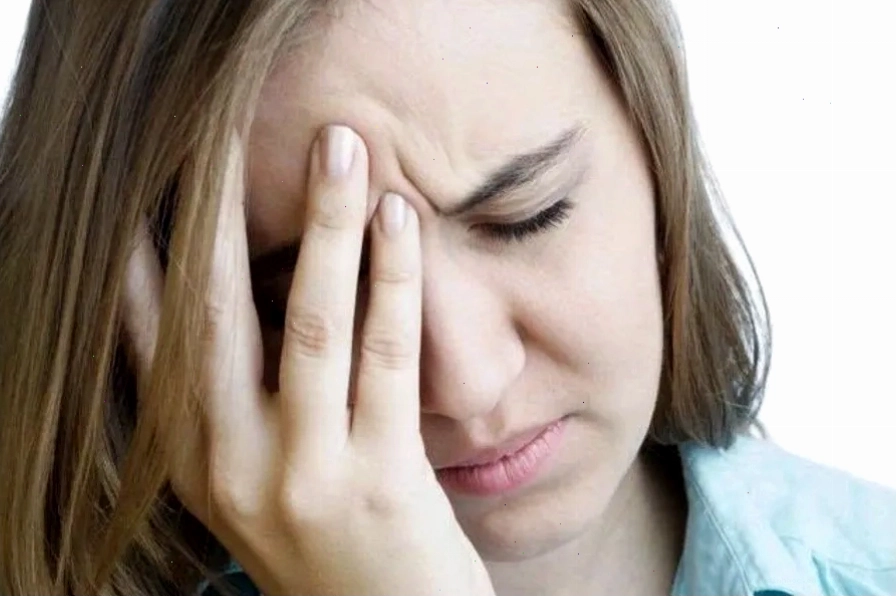 Mệt mỏi và da nhợt nhạt là những dấu hiệu của tình trạng thiếu máu do bệnh tan máu bẩm sinh