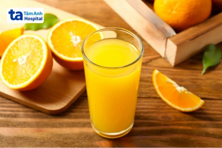 Ngoài ăn trái cây nguyên chất, có thể uống nước ép trái cây