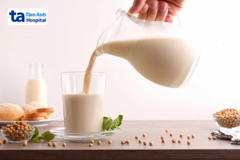 Người bị u tuyến giáp nên kiêng các sản phẩm từ đậu nành như đậu phụ và sữa đậu nành