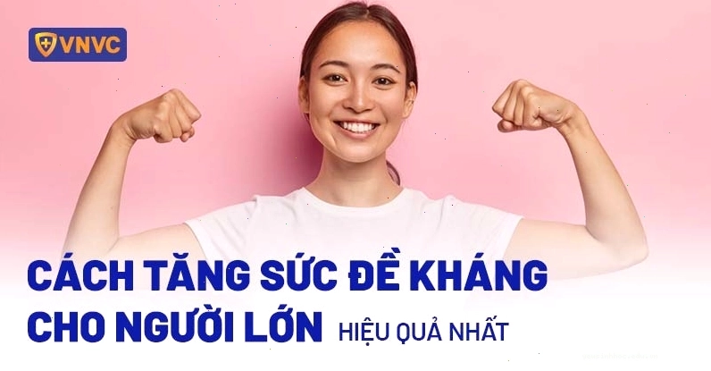Người phụ nữ lớn tuổi đang tập thể dục ngoài trời, biểu tượng cho lối sống lành mạnh giúp tăng sức đề kháng