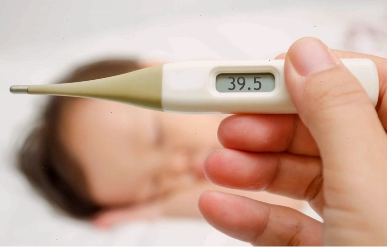Nổi mề đay kèm sốt có thể là dấu hiệu của nhiều bệnh lý khác nhau