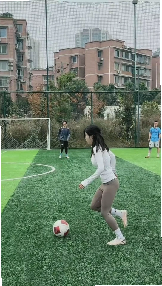 Nụ cười rạng rỡ của nữ cầu thủ sau trận đấu